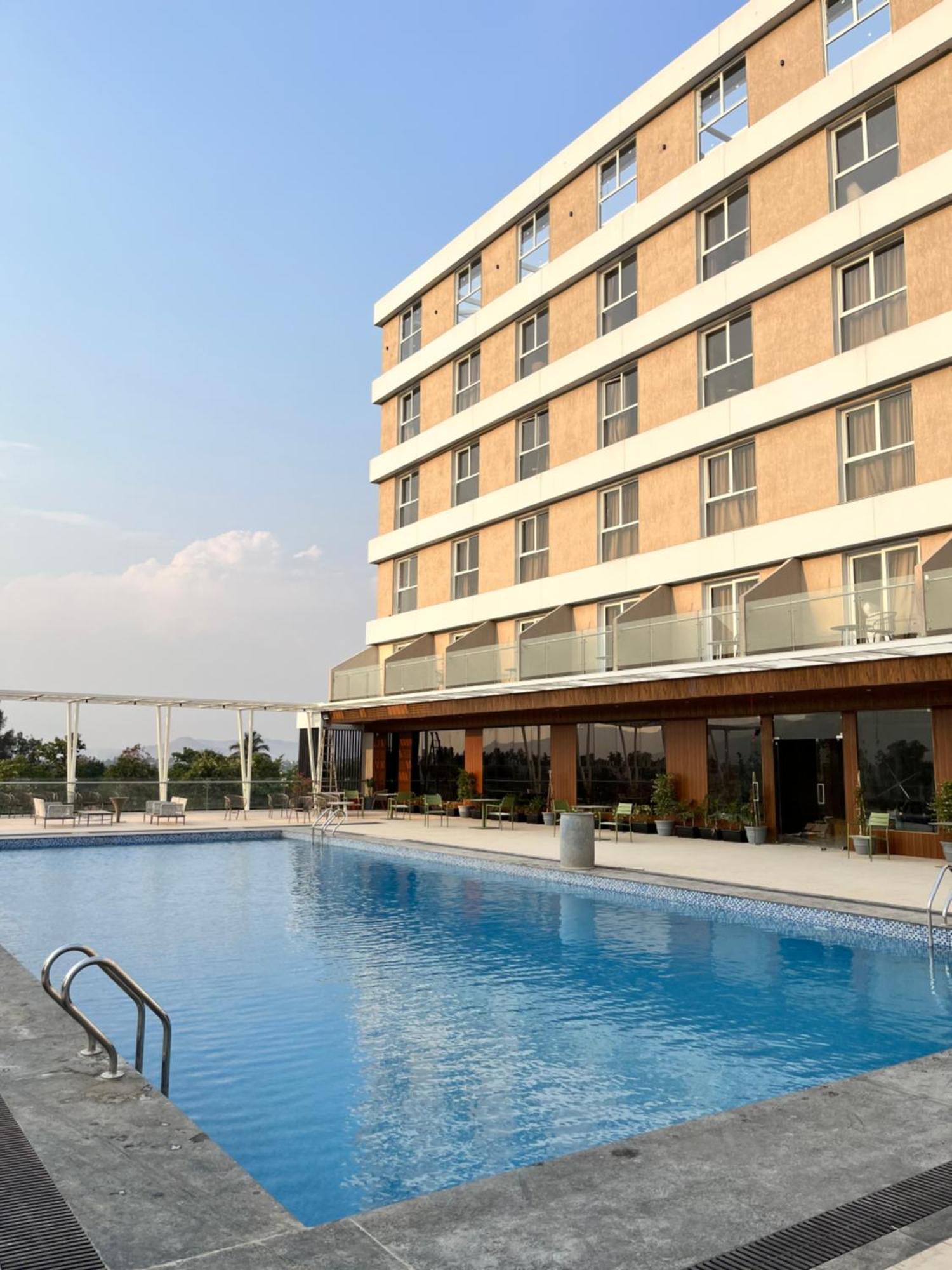 Hotel Vits Satyajeet Karād Exterior foto