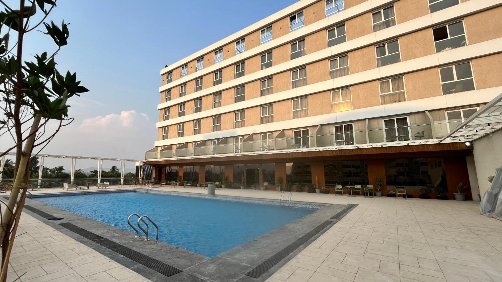Hotel Vits Satyajeet Karād Exterior foto