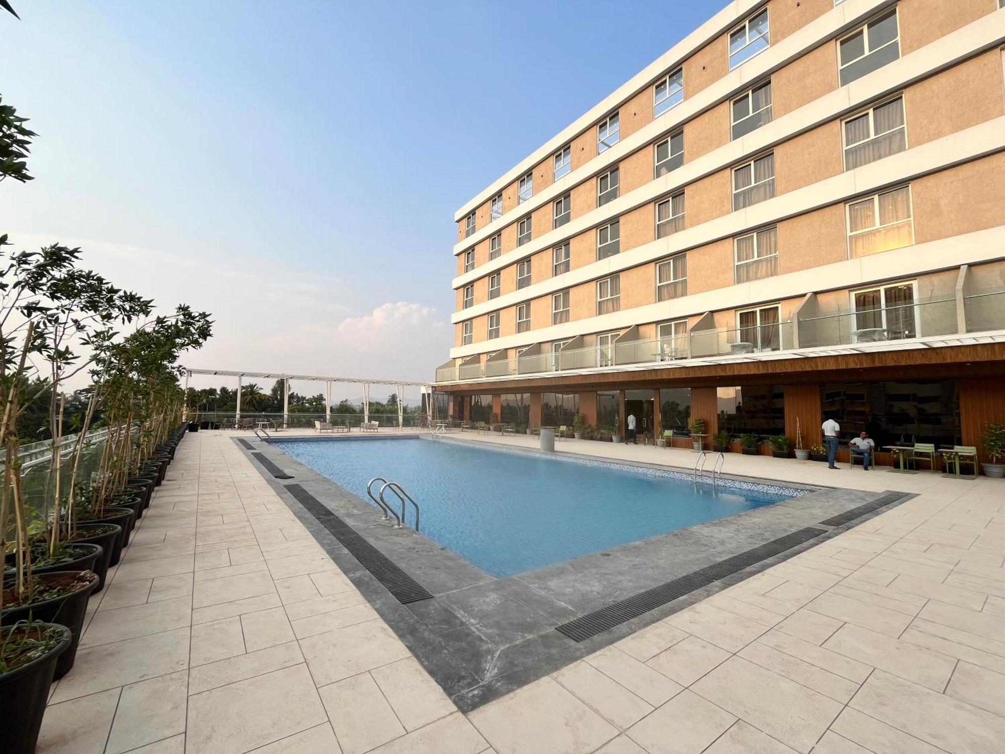 Hotel Vits Satyajeet Karād Exterior foto