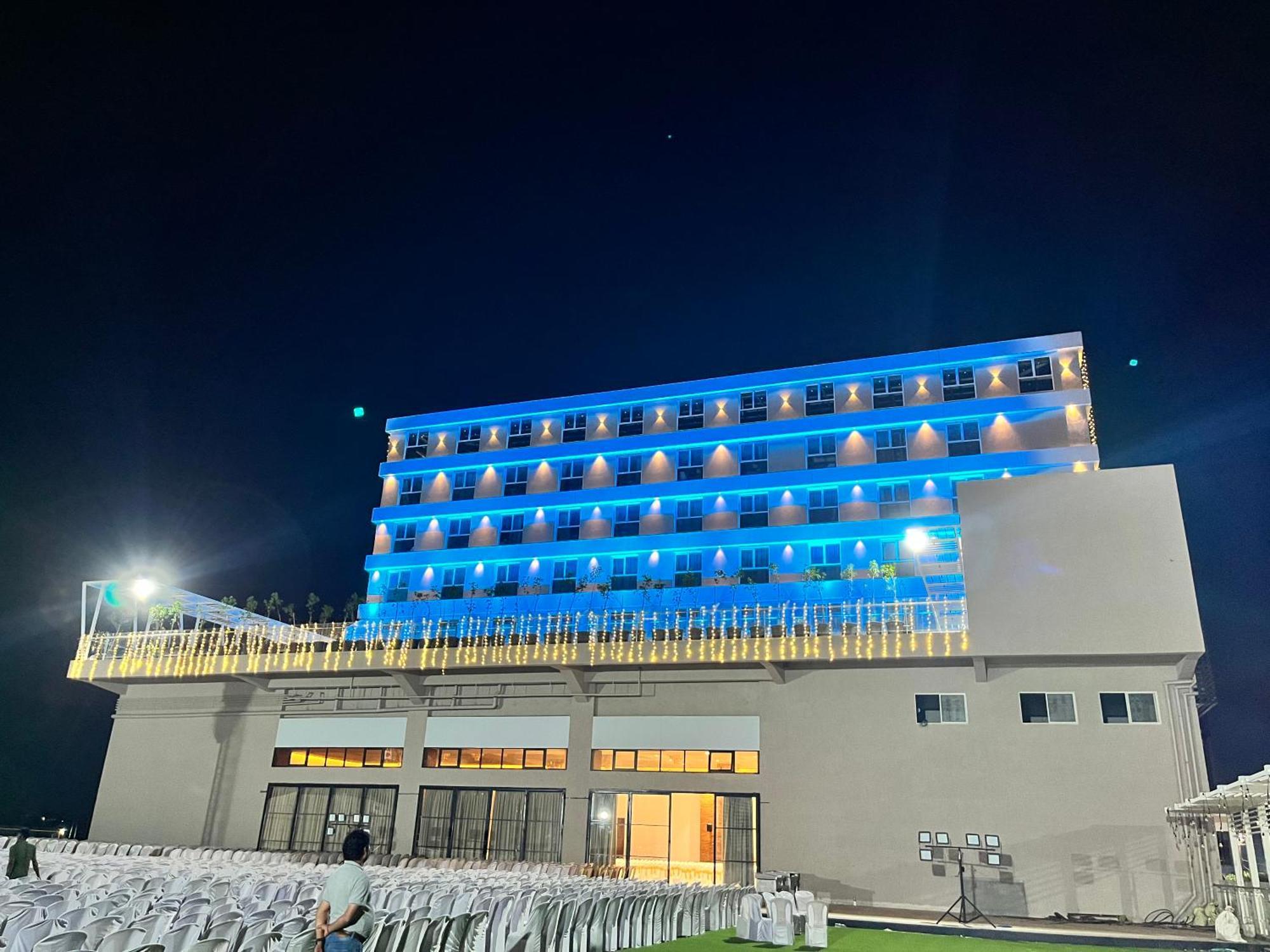 Hotel Vits Satyajeet Karād Exterior foto